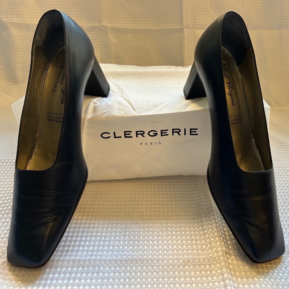 Robert Clergerie Navy Pumps Size 6